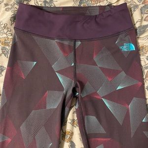 Gently used North Face Athletic Leggings. Size small. Only worn twice!